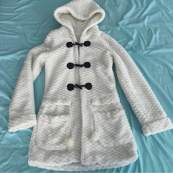 Fur coat with hood - Picture 3 of 11